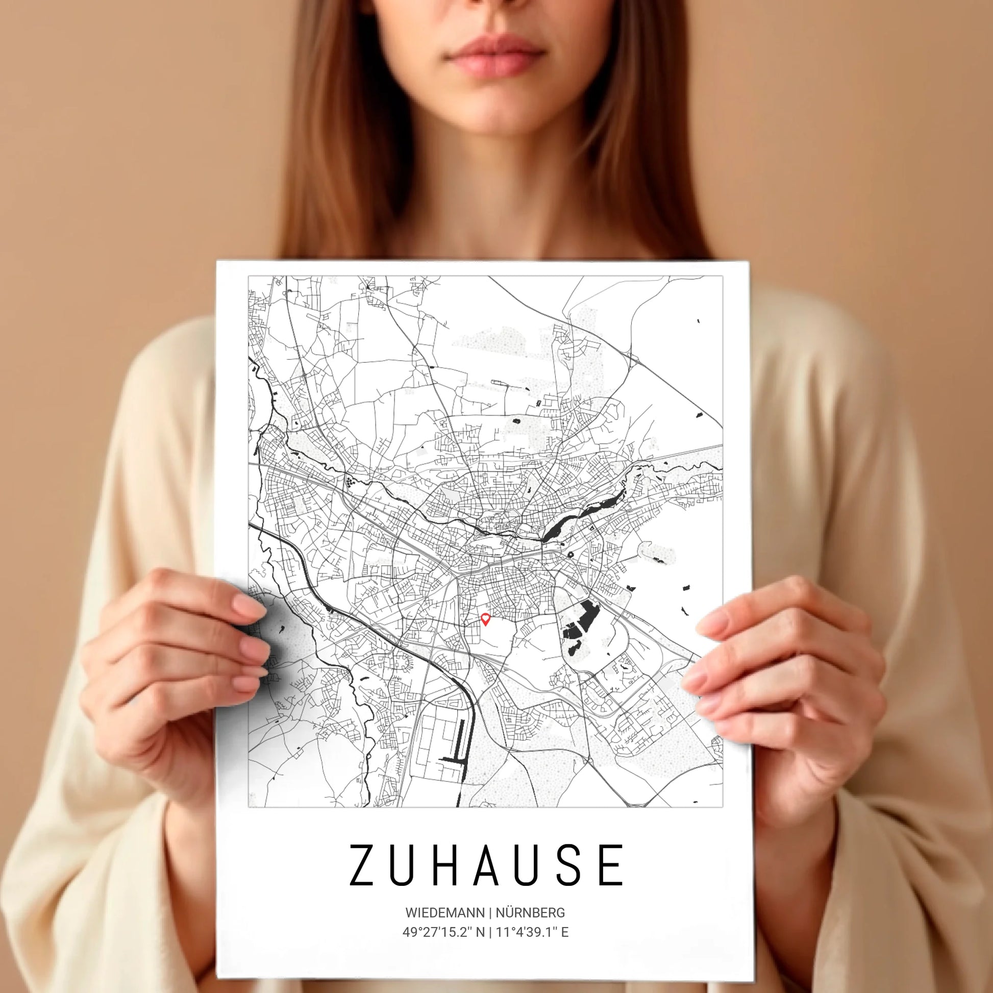Frau mit Poster
