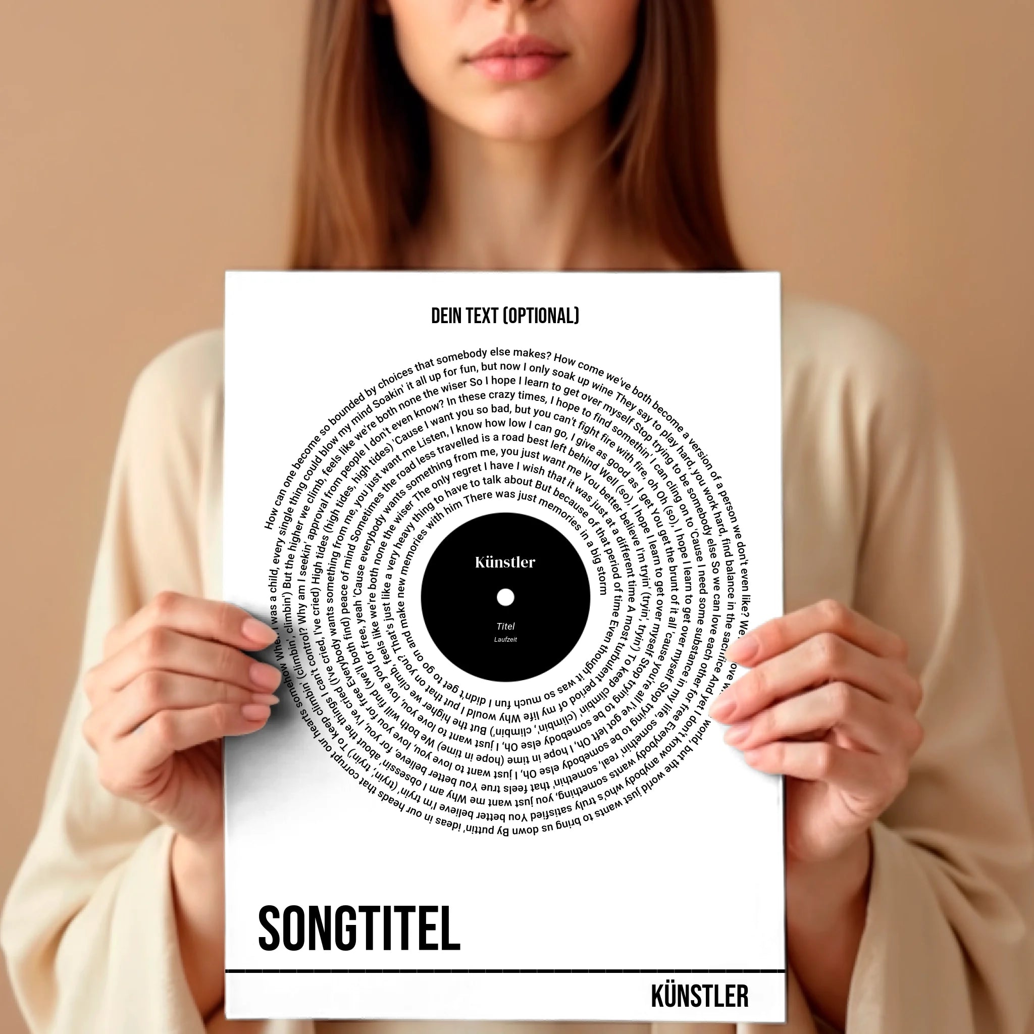Frau mit Poster