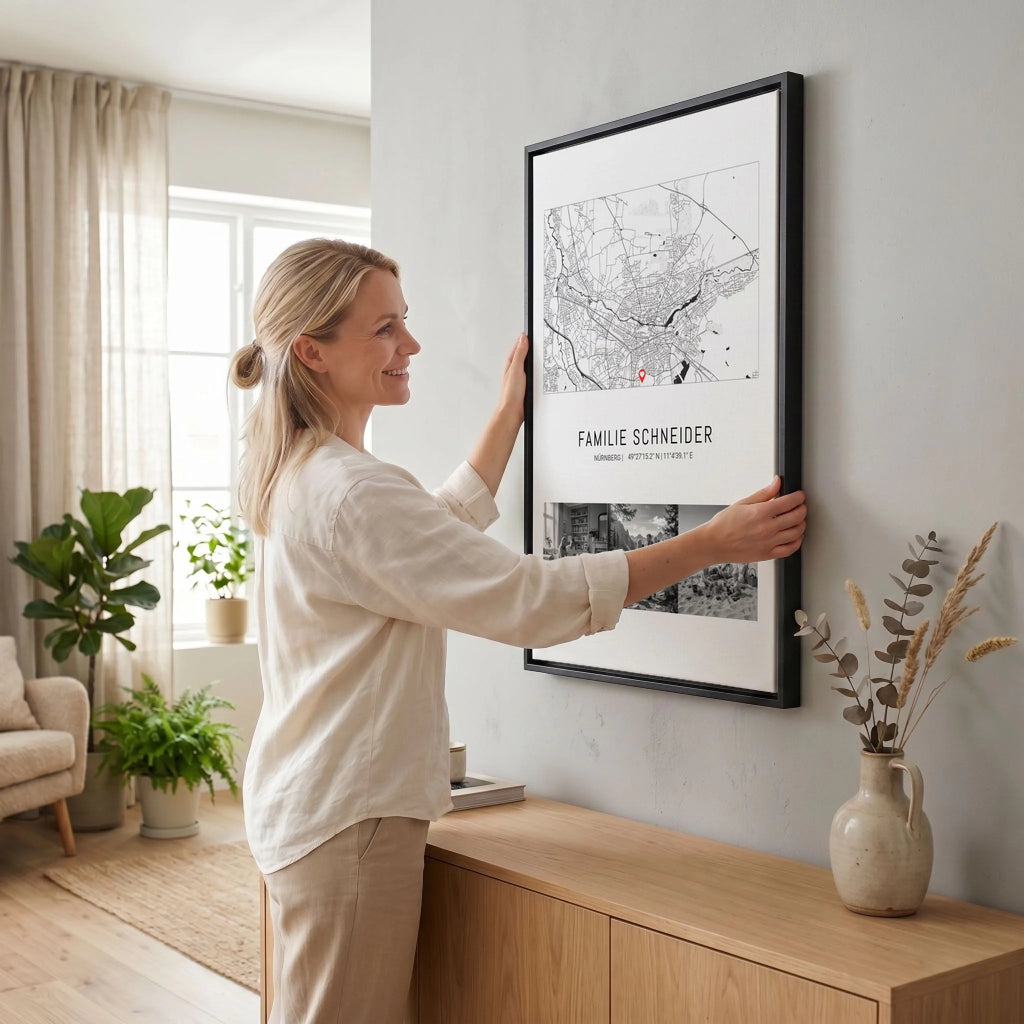 Frau hängt Leinwand auf 23 black
