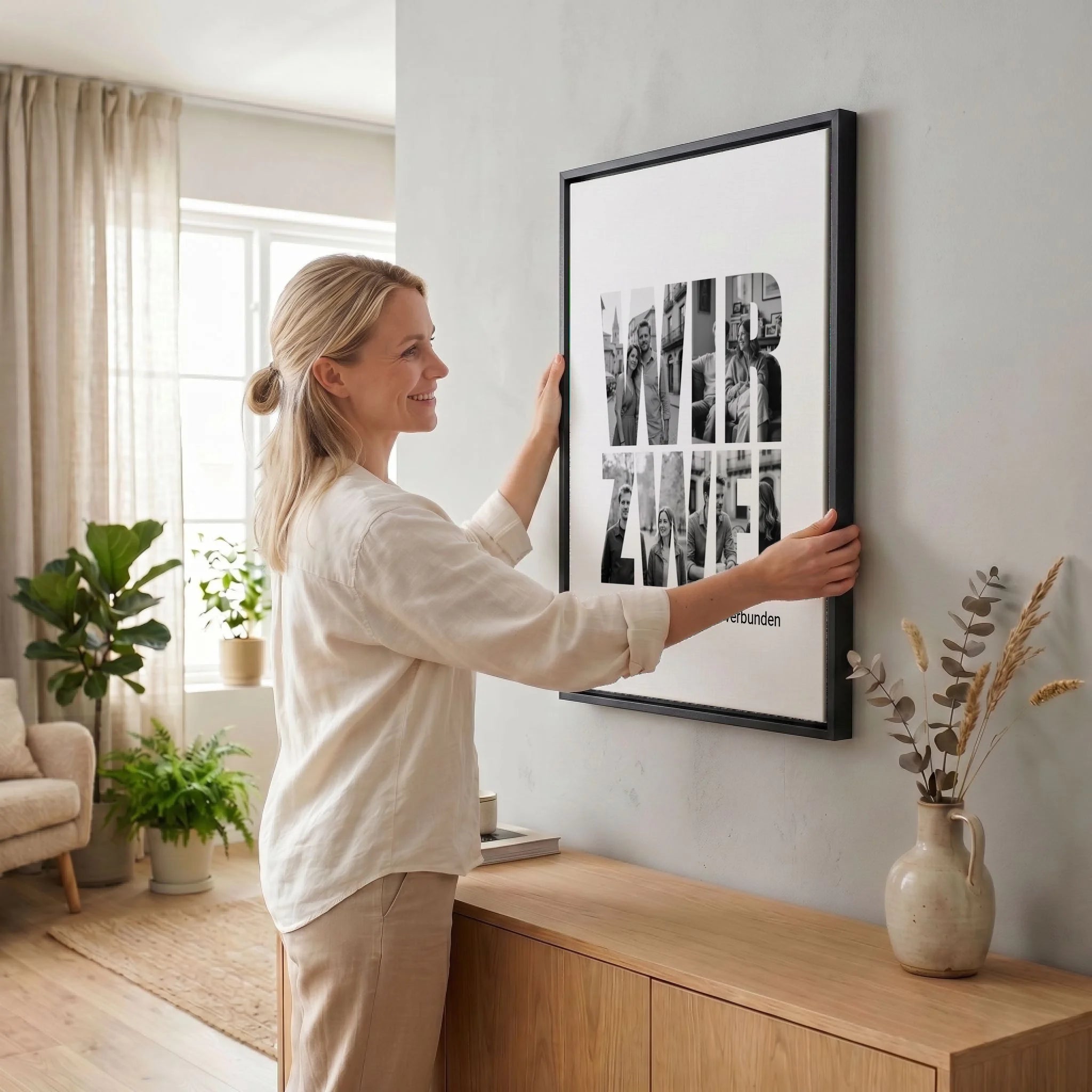Frau hängt Leinwand auf 34 black