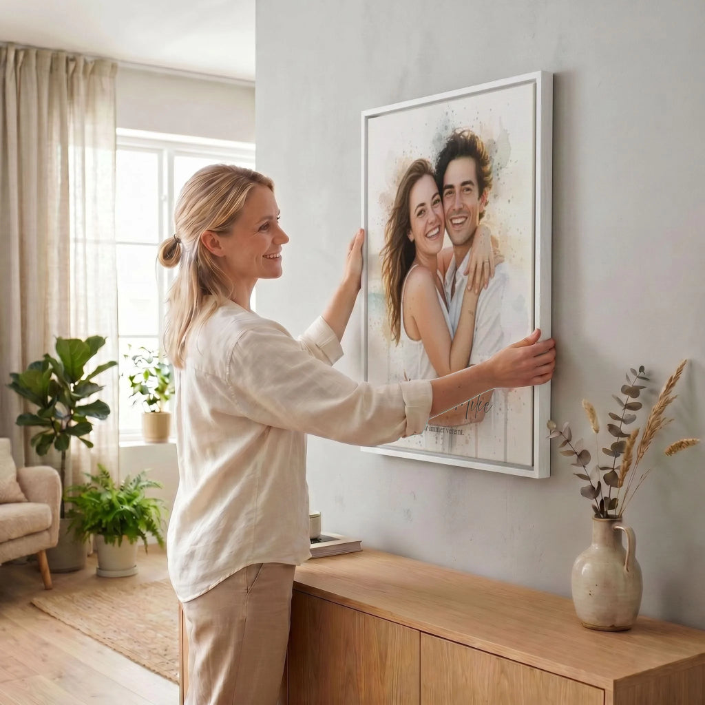 Frau hängt Leinwand auf 34 weiss