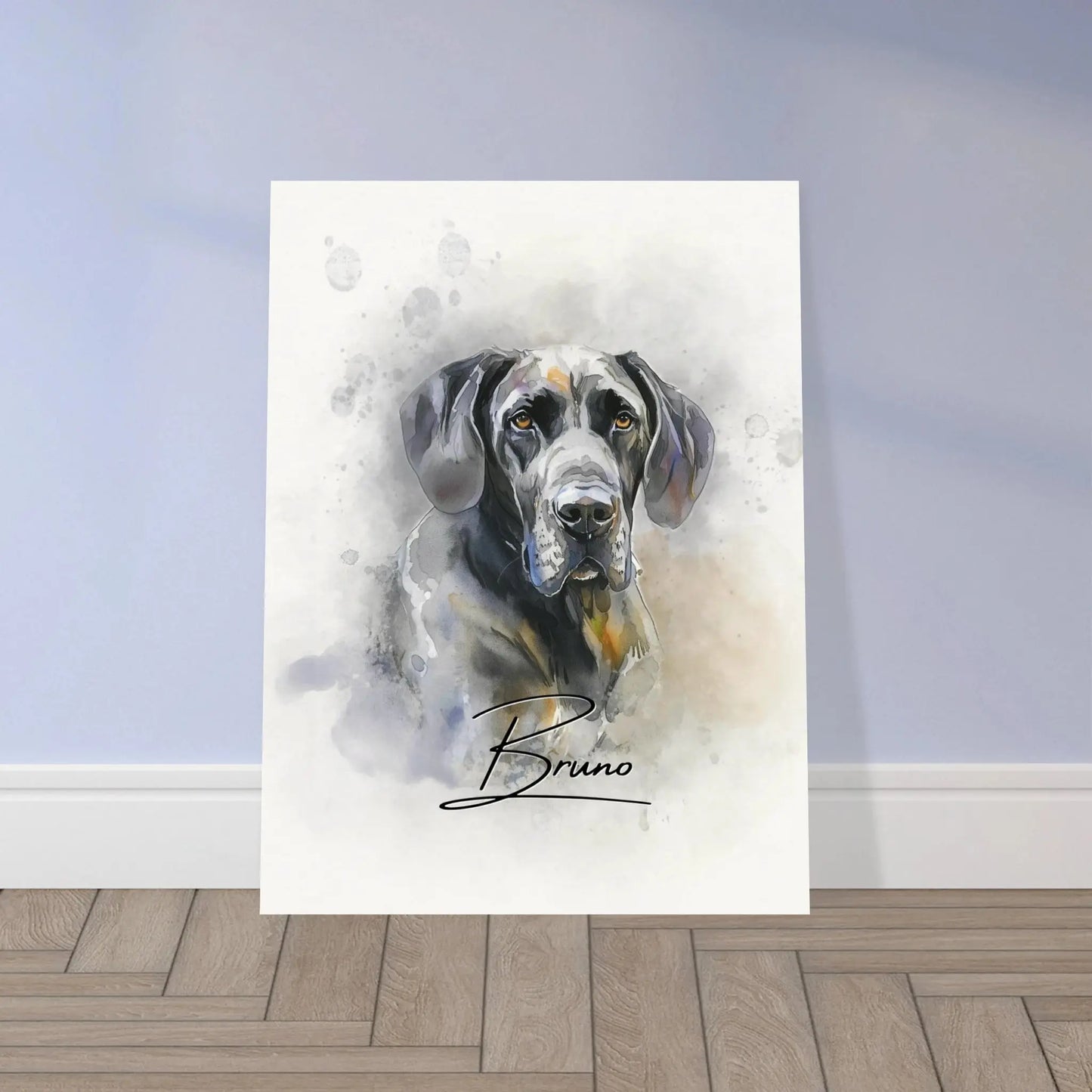 Aquarell-Tierportrait einer deutschen Dogge im Wasserfarben-Stil auf Fine-Art Papier 30x40 cm. Vor vorne an einer Wand lehnend.