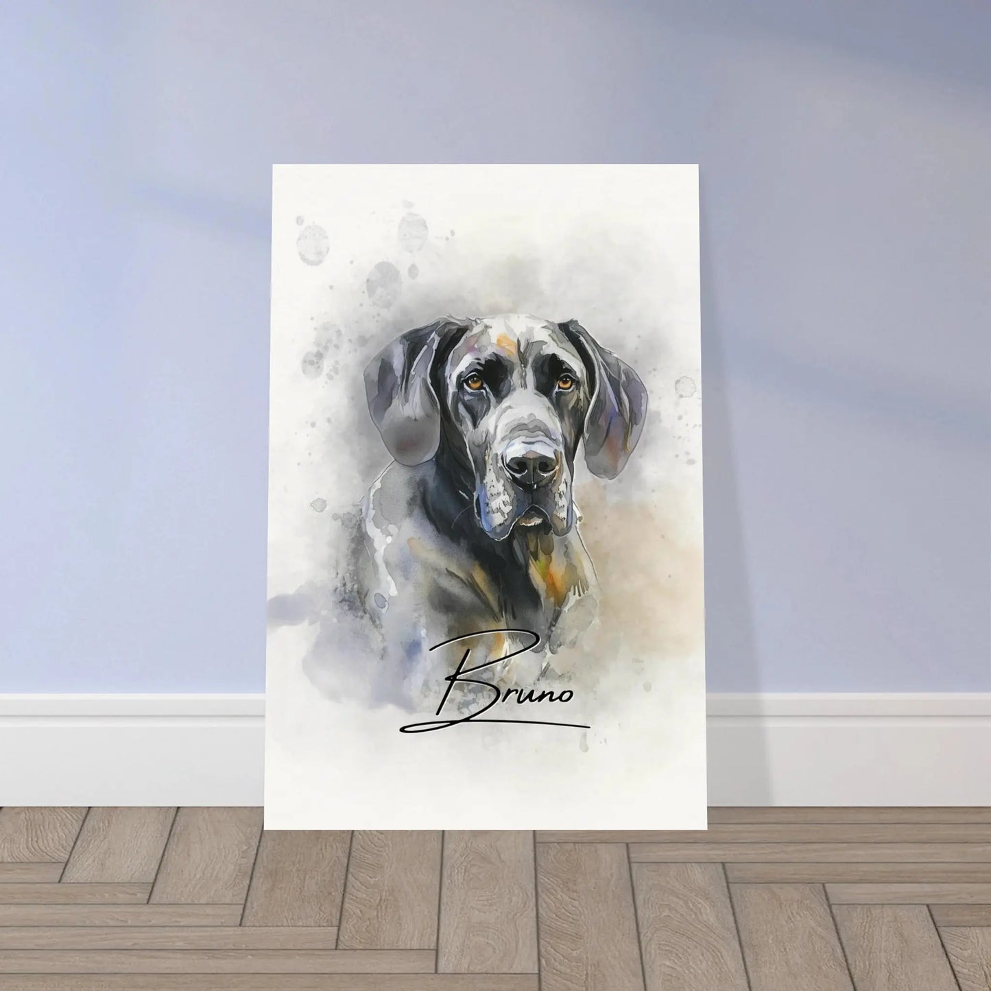 Aquarell-Tierportrait einer deutschen Dogge im Wasserfarben-Stil auf Fine-Art Papier 40x60 cm. Vor vorne an einer Wand lehnend.