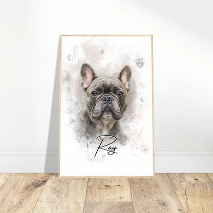 Aquarell-Tierportrait einer englischen Bulldogge im Wasserfarben-Stil auf Fine-Art Papier im holzfarbenen Bilderrahmen 60x90 cm. Vor vorne an einer Wand lehnend.