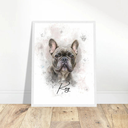 Aquarell-Tierportrait einer englischen Bulldogge im Wasserfarben-Stil auf Fine-Art Papier im weißen Bilderrahmen 30x40 cm. Vor vorne an einer Wand lehnend.
