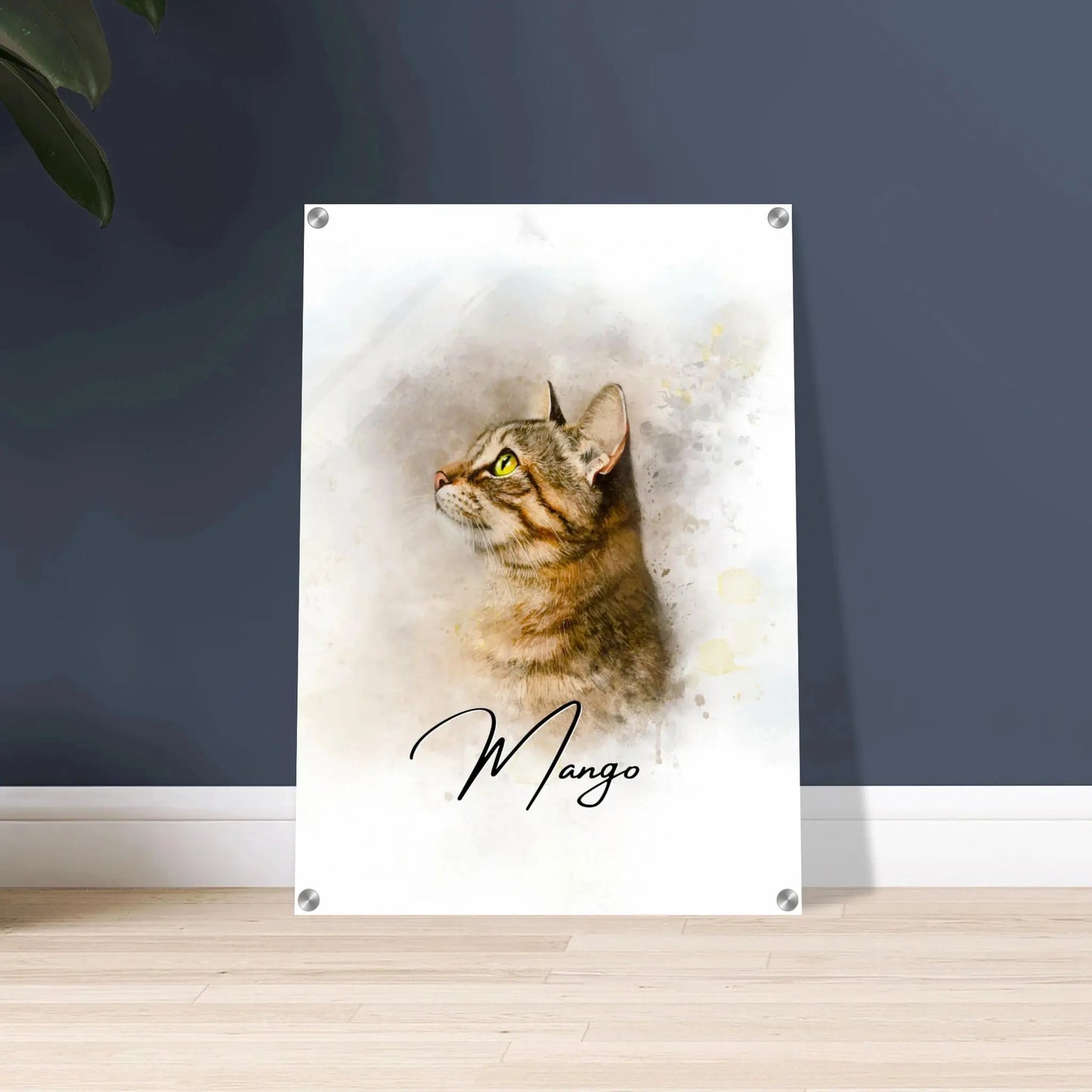 Aquarell-Tierportrait einer gestreiften Katze  im Wasserfarben-Stil auf Acrylglas 50x70 cm. Vor vorne an einer Wand lehnend.