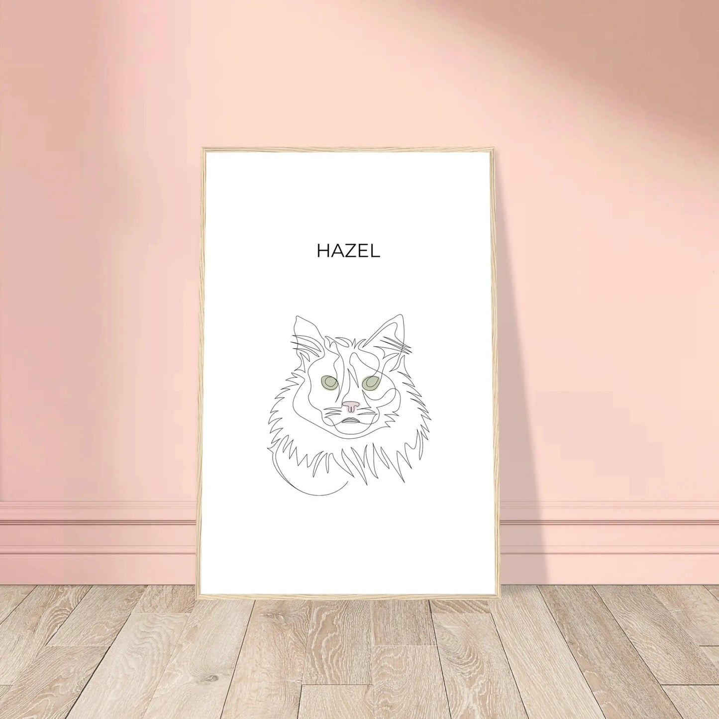 Minimalistisches One Line Art Katzenportrait mit Namen Hazel, individuelles Haustierportrait nach Fotovorlage im modernen Stil als Wandbild mit holzfarbenen Rahmen in 60x90cm.