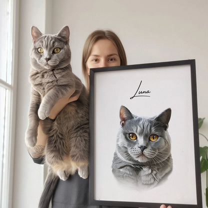 Tierportrait einer grauen Ragdoll Katze im modernen Vektor-Stil auf Fine-Art Papier im schwarzen Bilderrahmen 30x40 cm. Eine Frau hält das Bild in der Hand und die Katze auf dem Arm vor einem Fenster.